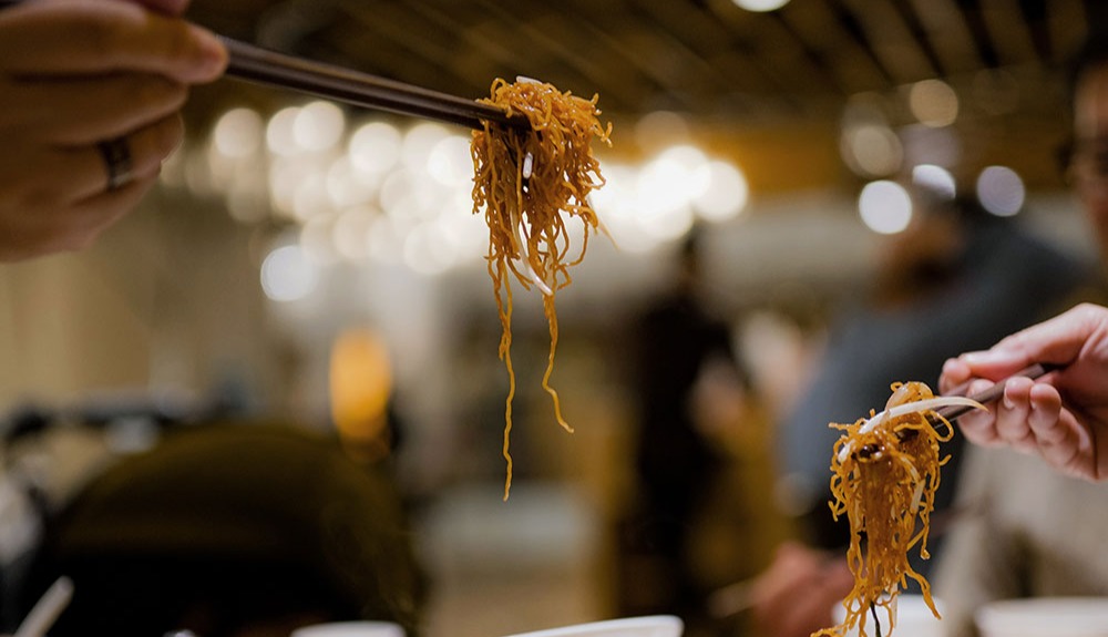 Noodles_eating_unsplash